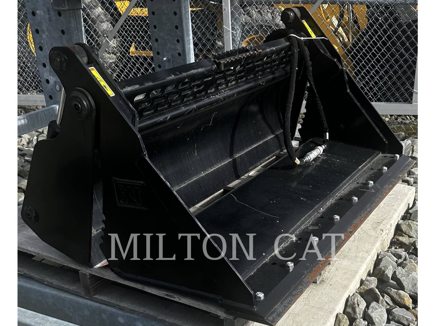 2021 CAT SSL 62" MULTI PURPOSE BUCKET in Binghamton, NY