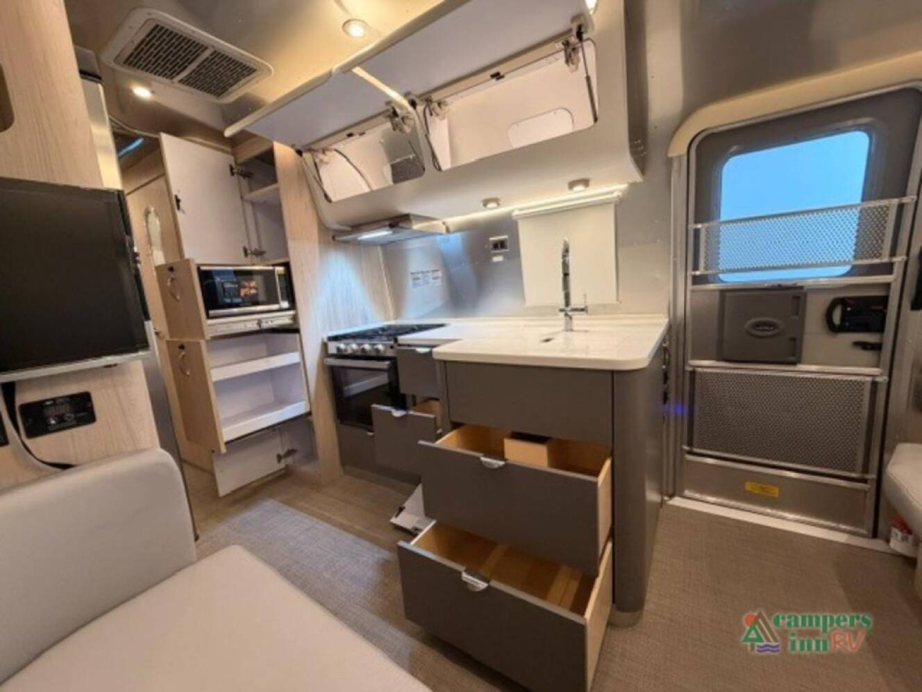 A photo of this 2027 Airstream Globetrotter 27FB