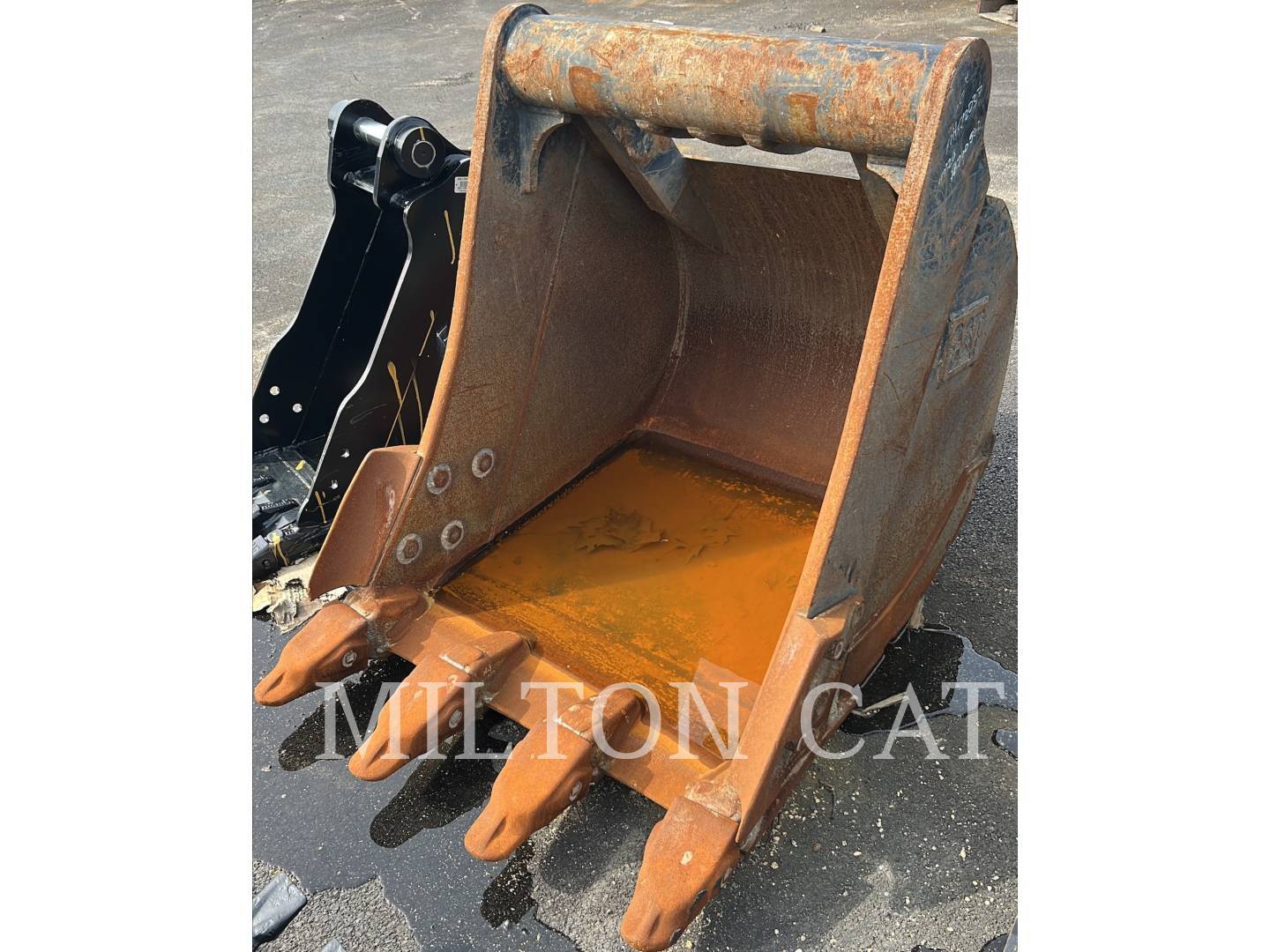 2021 CAT M313D-M318F 36INCH HEAVY DUTY BUCKET in Milford, MA