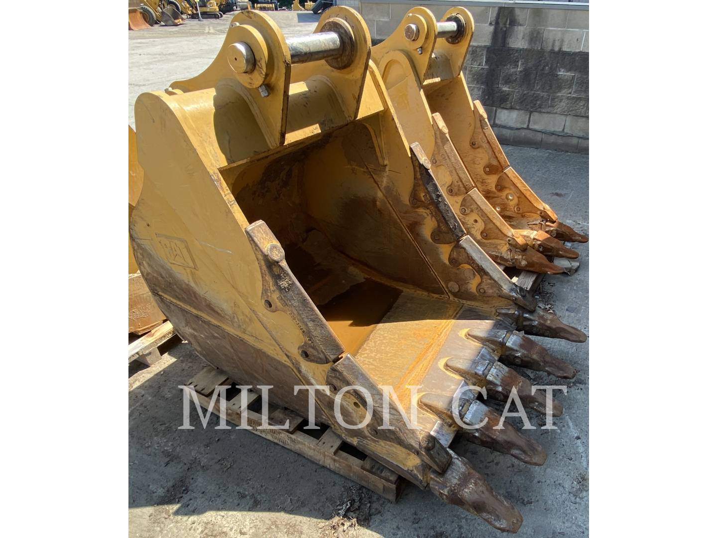 2023 CAT CATERPILLAR 320-325 42INCH SEVERE DUTY BUCKET in Clifton Park, NY