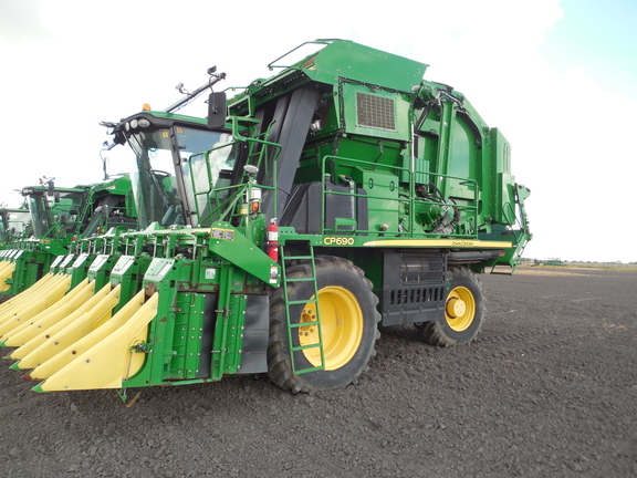 2020 John Deere CP690 in Robstown, TX