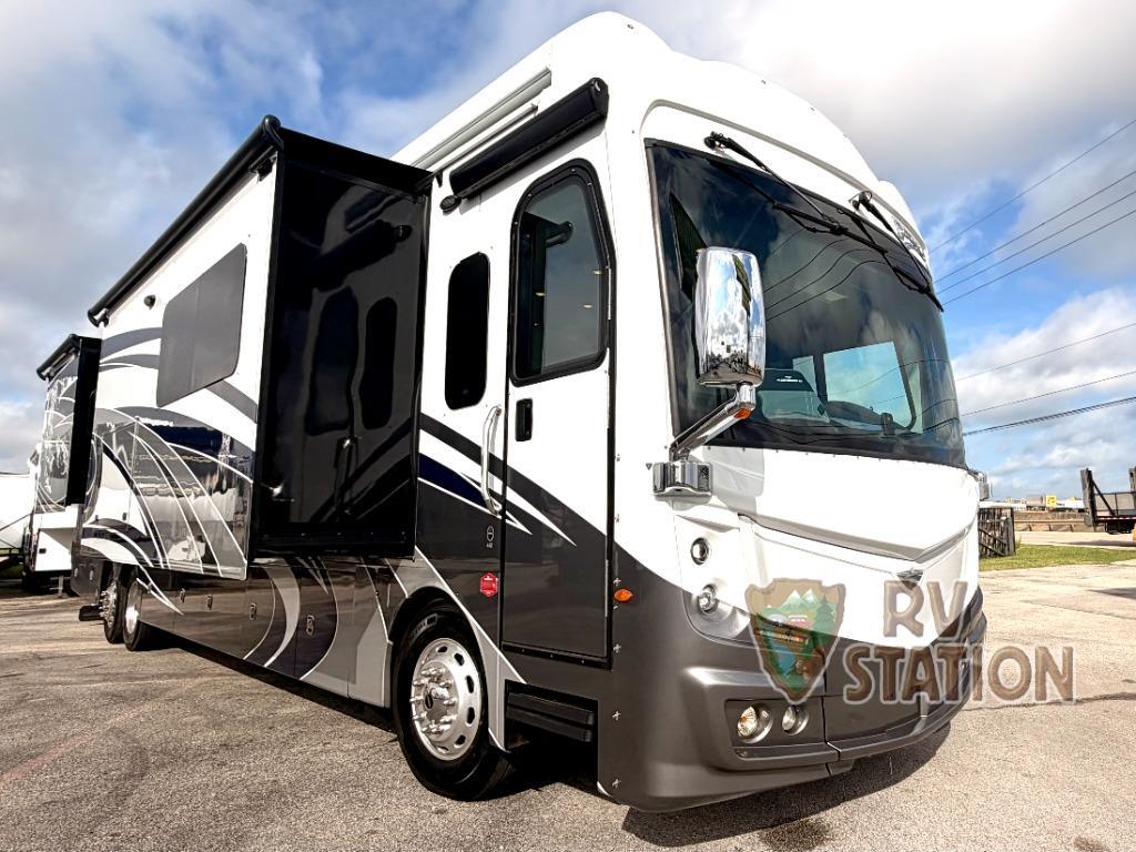 2022 Fleetwood Rv Discovery LXE 44S in katy TX