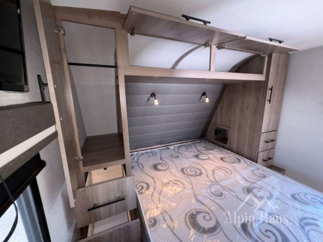 A photo of this 2025 Grand Design Imagine 2670MK