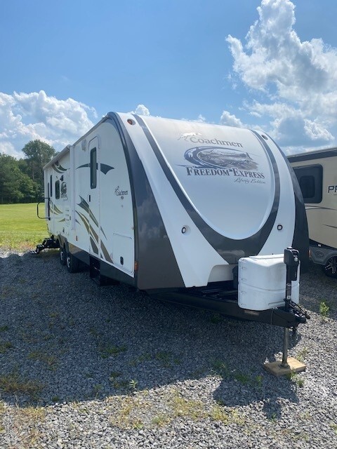 2013 Coachmen Rv Freedom Express 281RLDS in saegertown PA