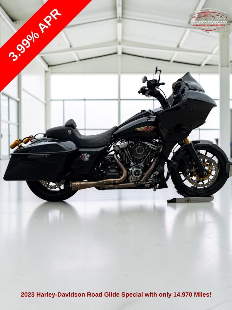 2023 Harley-Davidson Road Glide in Blue Springs, MO
