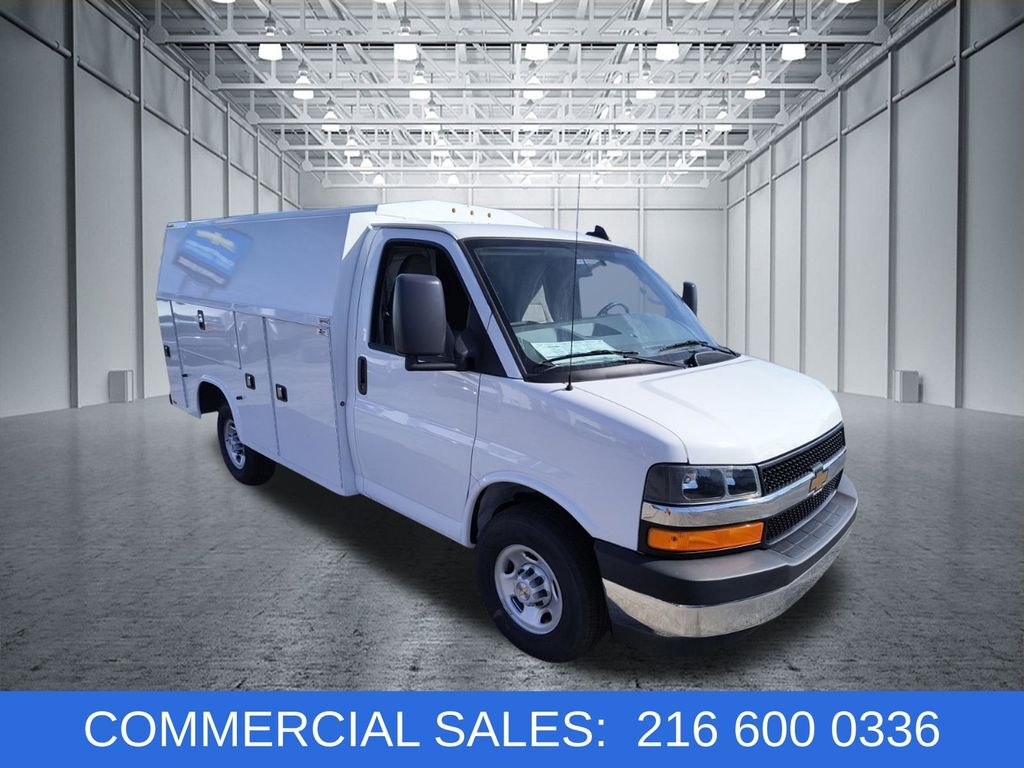 2025 CHEVROLET Express 3500 in Elyria, OH