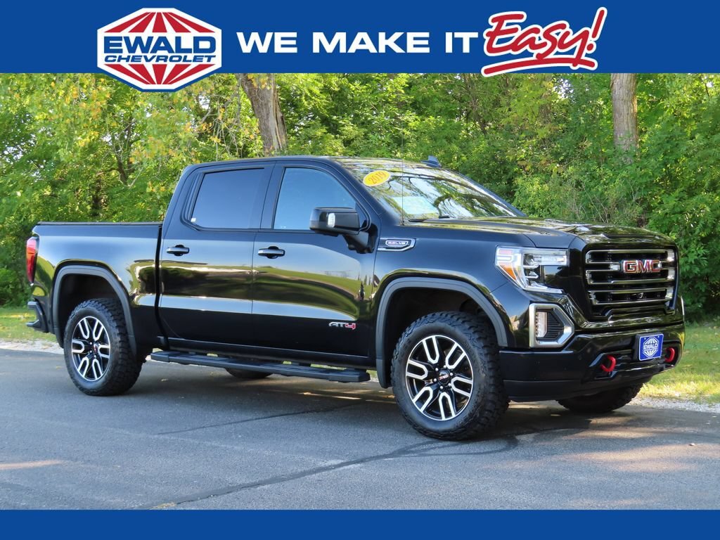 2019 GMC SIERRA in Oconomowoc, WI