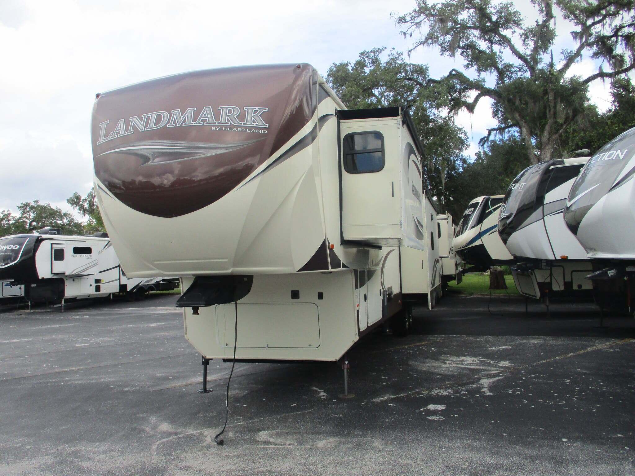 2015 Heartland Landmark 365 Ashland in cross city FL