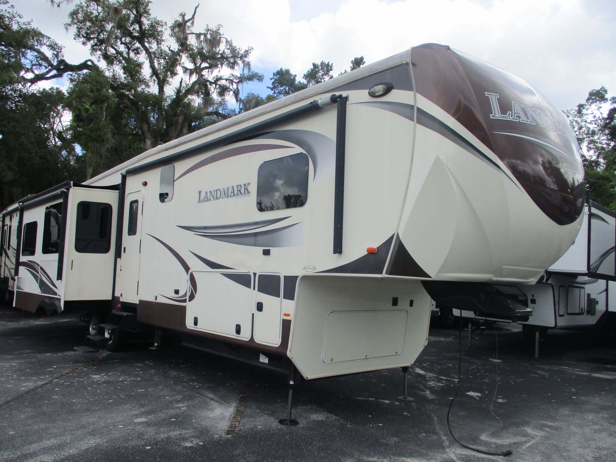 2015 Heartland Landmark 365 Ashland in cross city FL