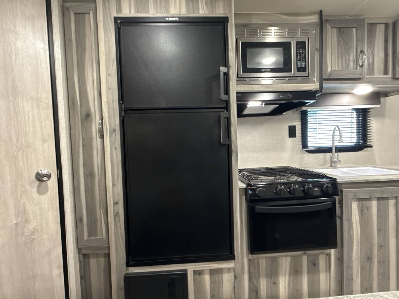 A photo of this 2022 Chinook DREAM 260BH