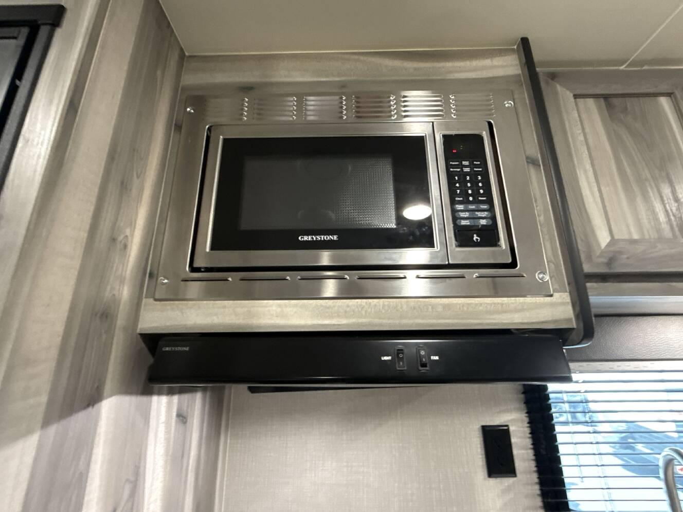 A photo of this 2022 Chinook DREAM 260BH