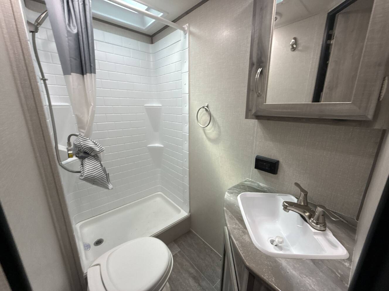 A photo of this 2022 Chinook DREAM 260BH