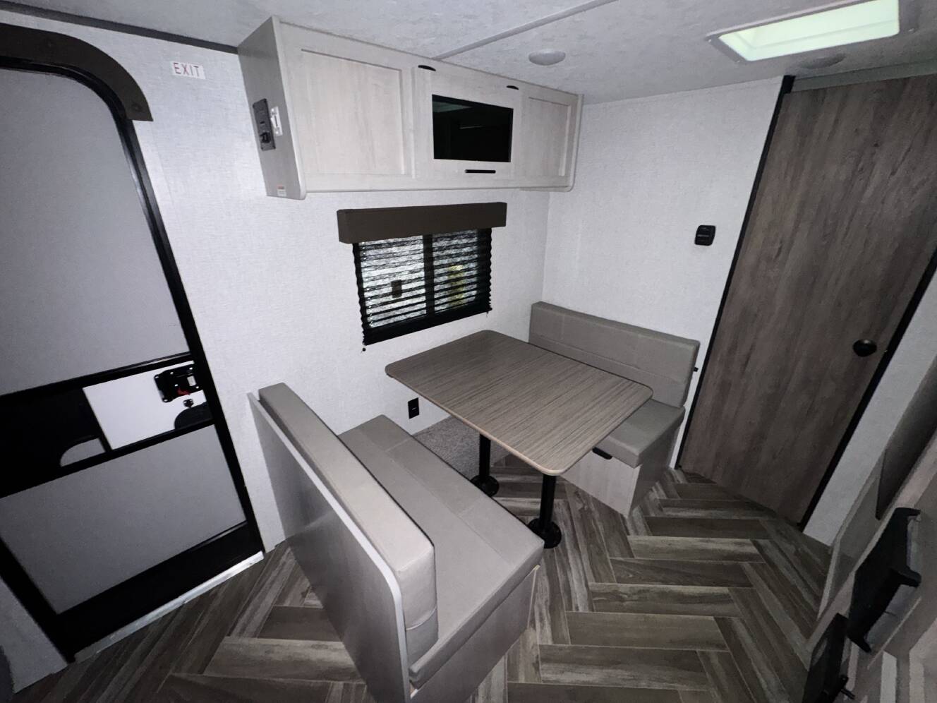 A photo of this 2025 Crossroads ZINGER 18RB