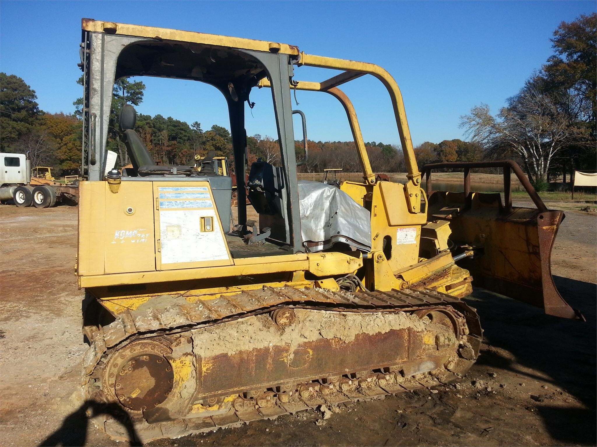 KOMATSU D39EX-21 in Hughes Springs, TX