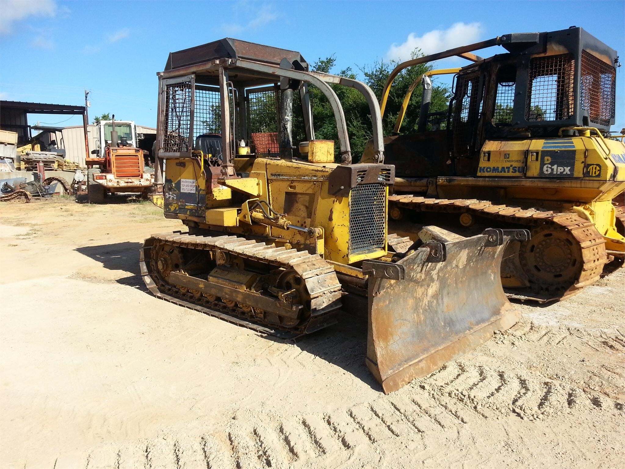 KOMATSU D37E-2 in Hughes Springs, TX