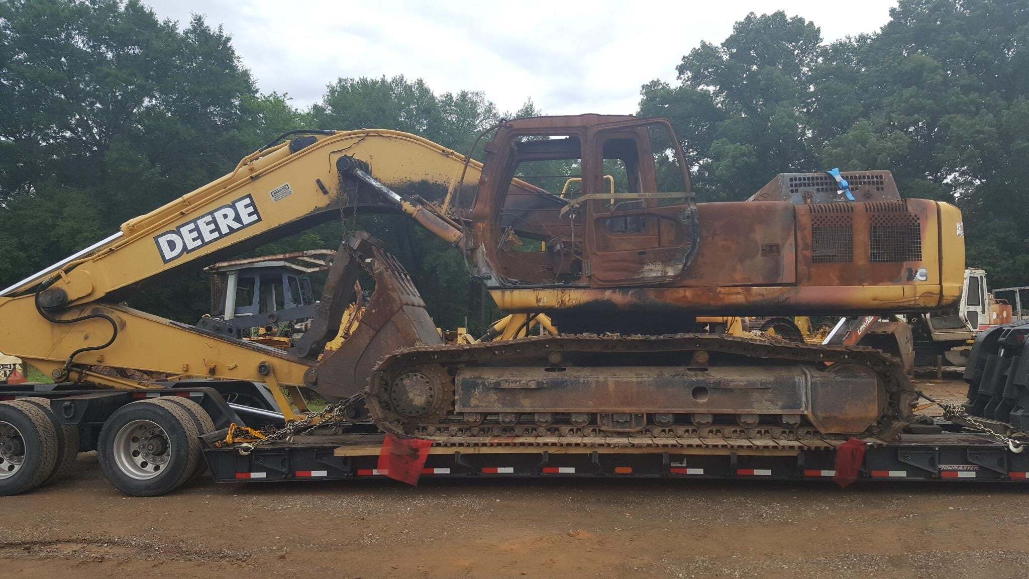 DEERE 330C LC in Hughes Springs, TX