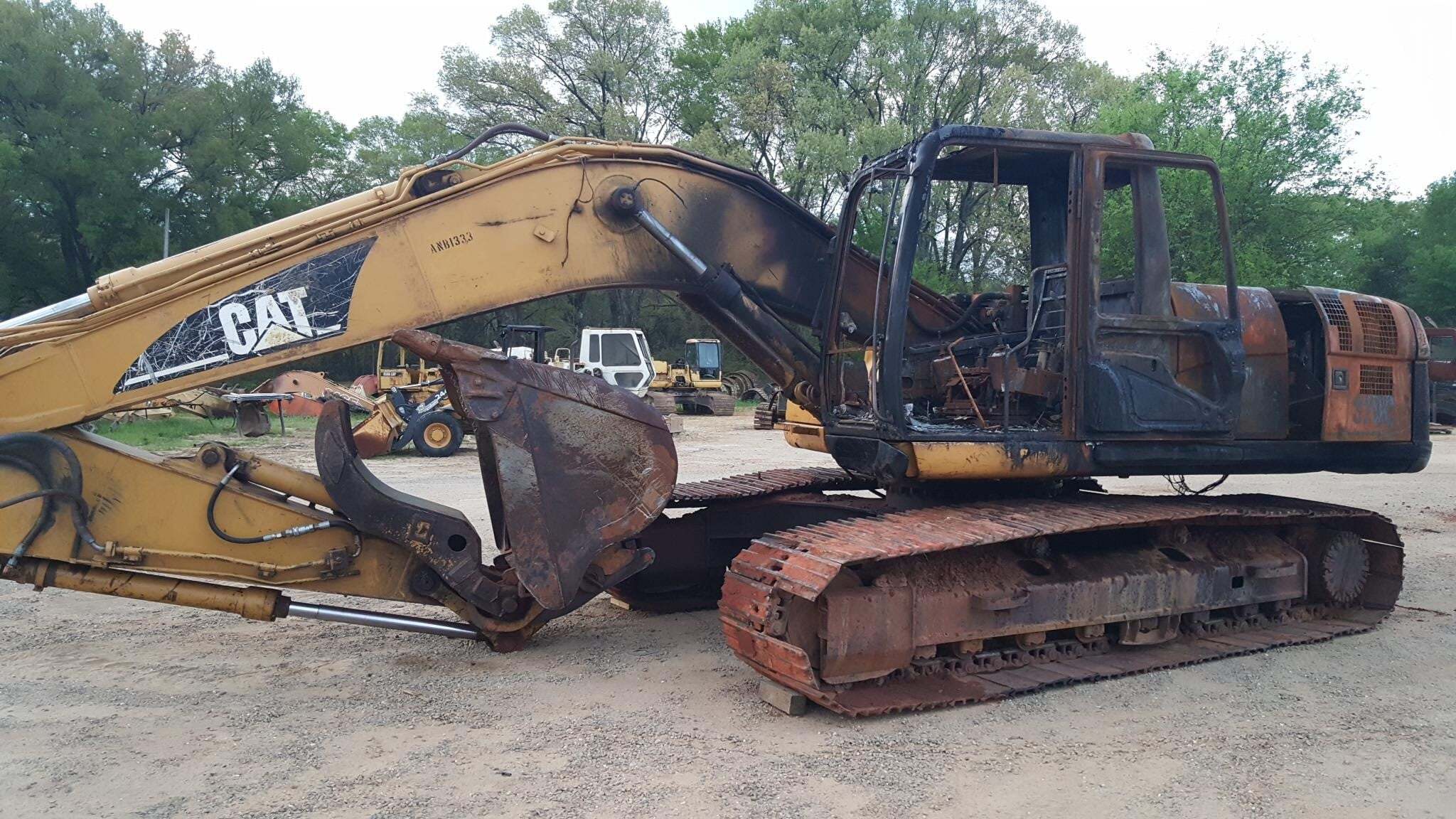 CATERPILLAR 320CL in Hughes Springs, TX