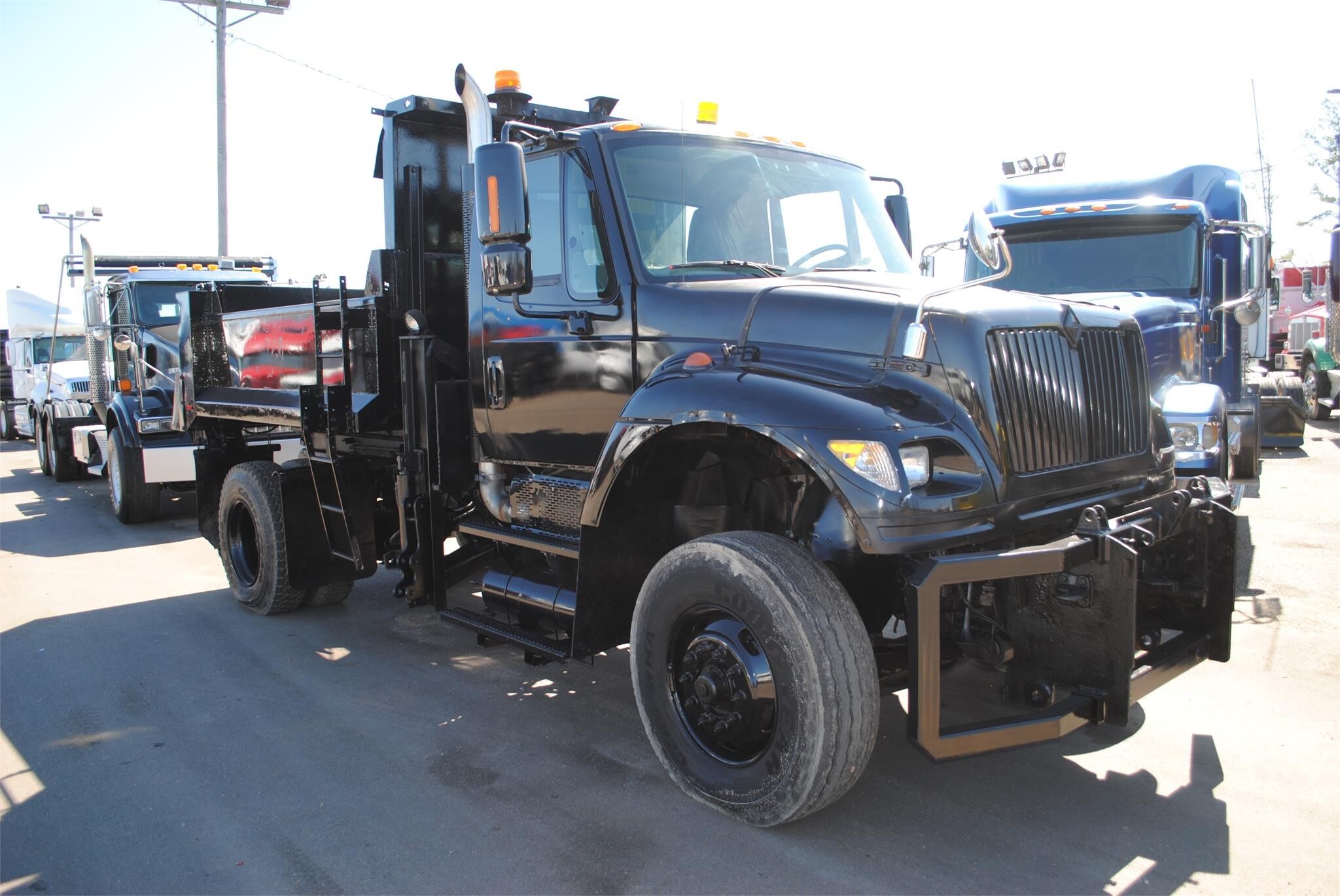 2005 INTERNATIONAL WORKSTAR 7600 in Covington, TN