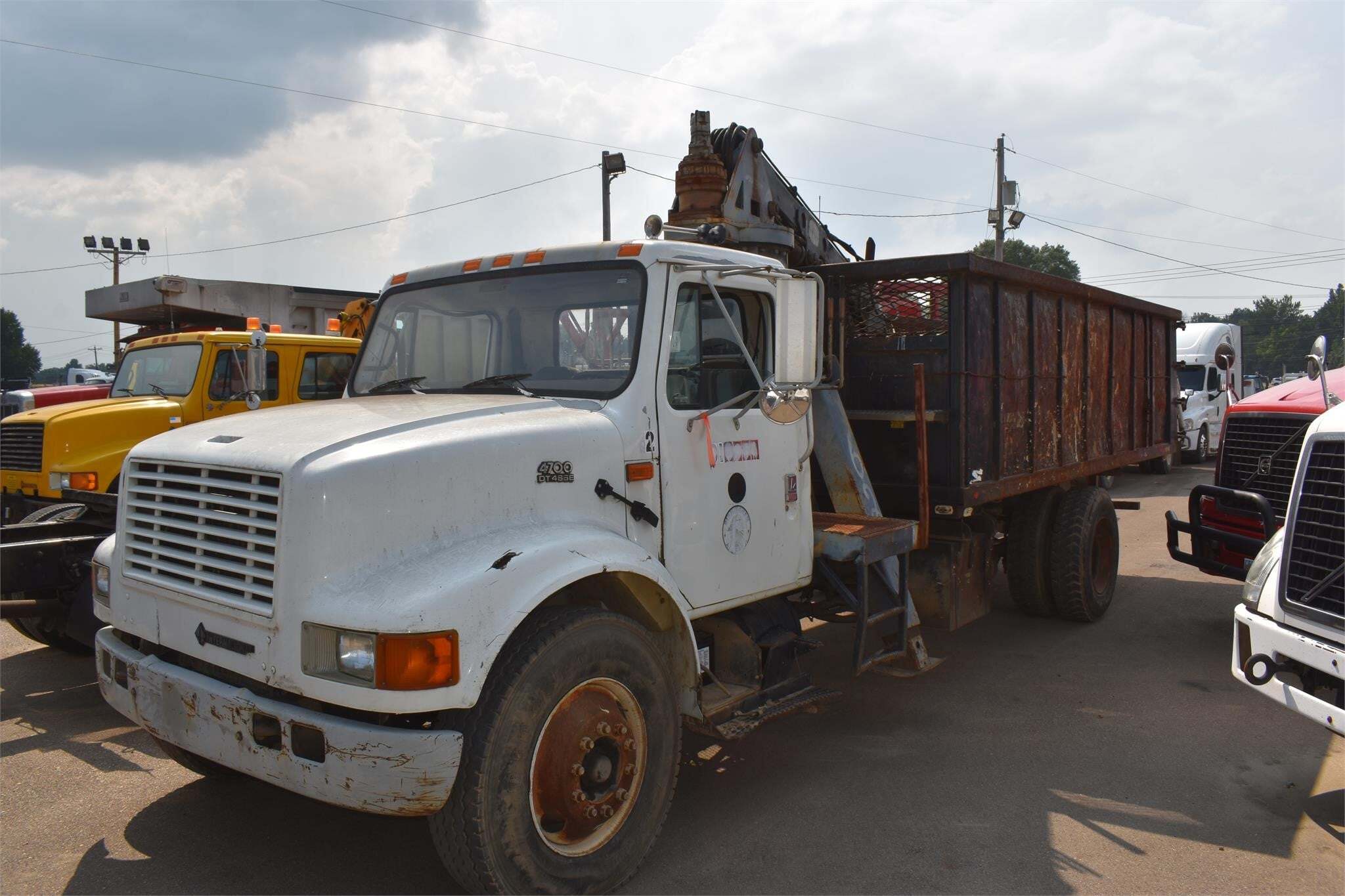 2001 INTERNATIONAL 4900 in Covington, TN