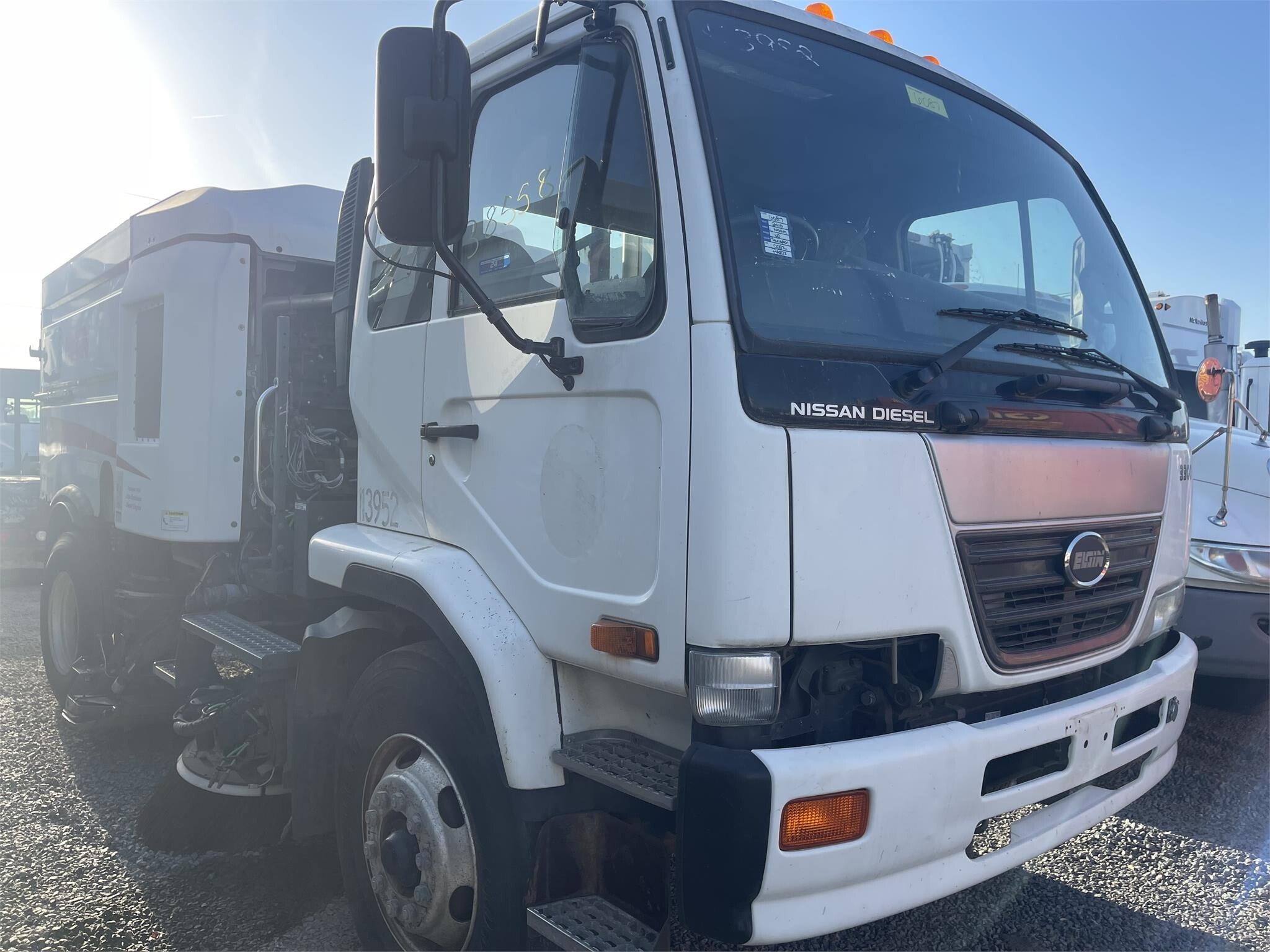 2010 NISSAN UD 3300 in Bealeton, VA