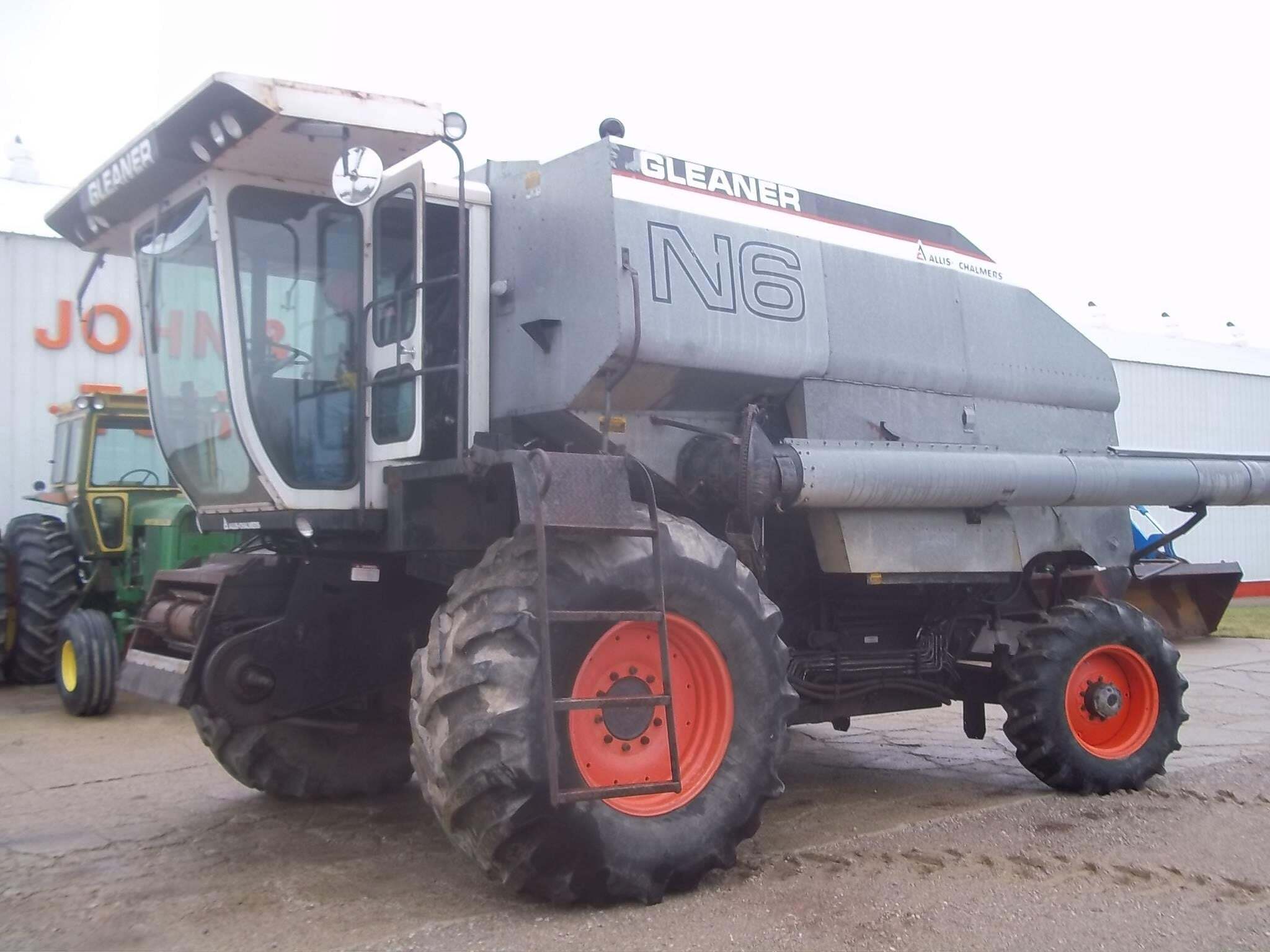 1979 GLEANER N6 in Marlette, MI