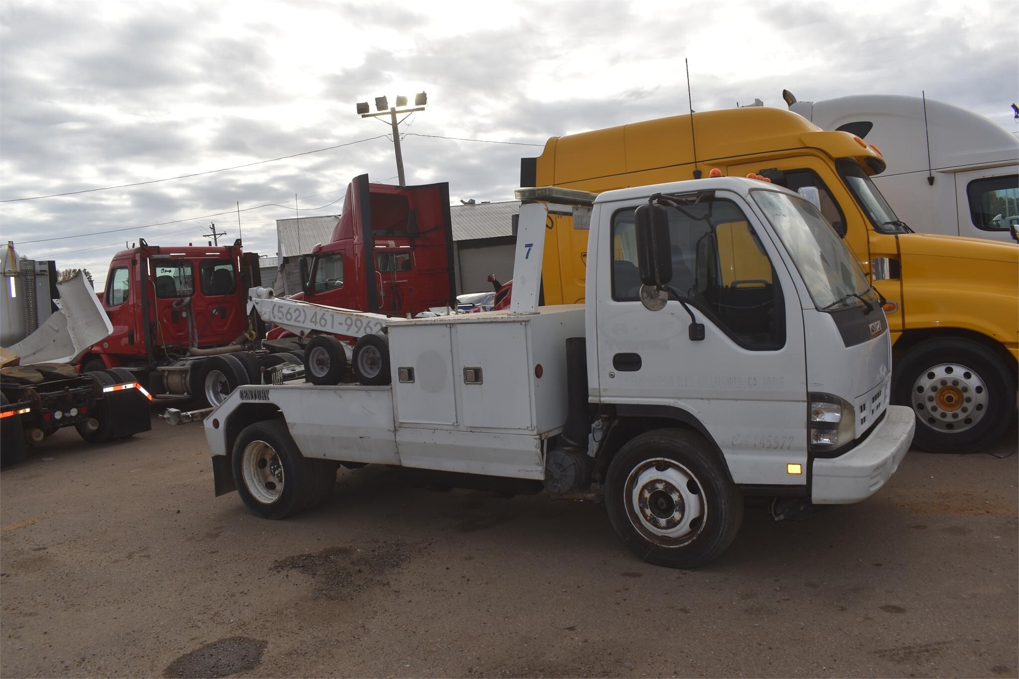 2006 ISUZU NQR in Covington, TN