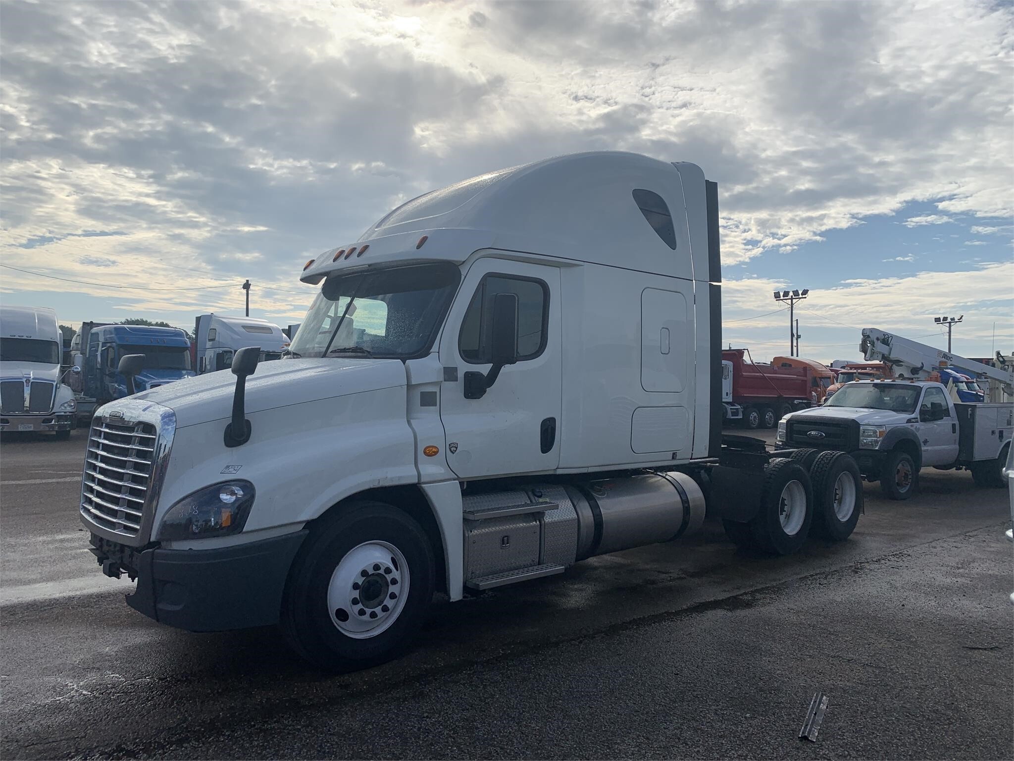 2018 FREIGHTLINER CASCADIA 125 in Covington, TN