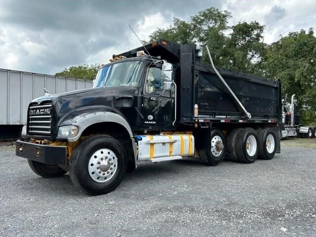 2016 MACK GRANITE GU713 in Coopersburg, PA