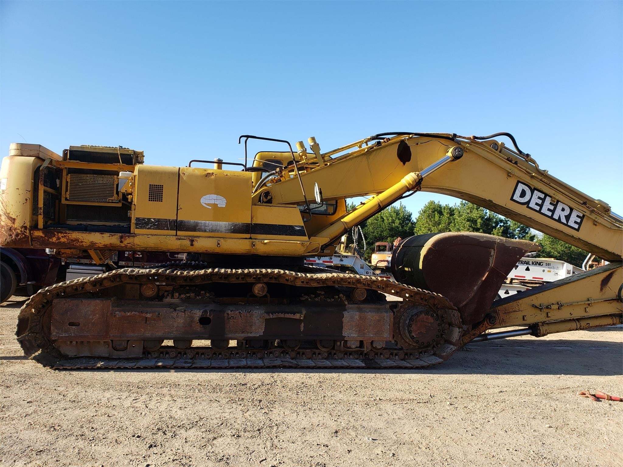 DEERE 450 LC in Hughes Springs, TX
