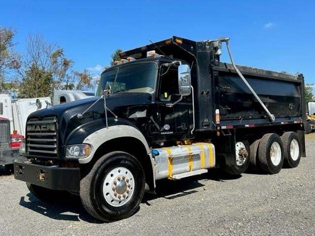 2017 MACK GRANITE GU713 in Coopersburg, PA