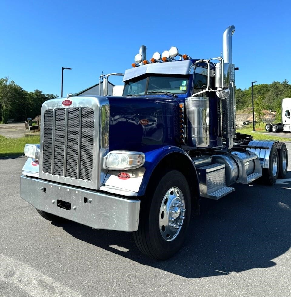 2020 PETERBILT 389 in Westminster, VT