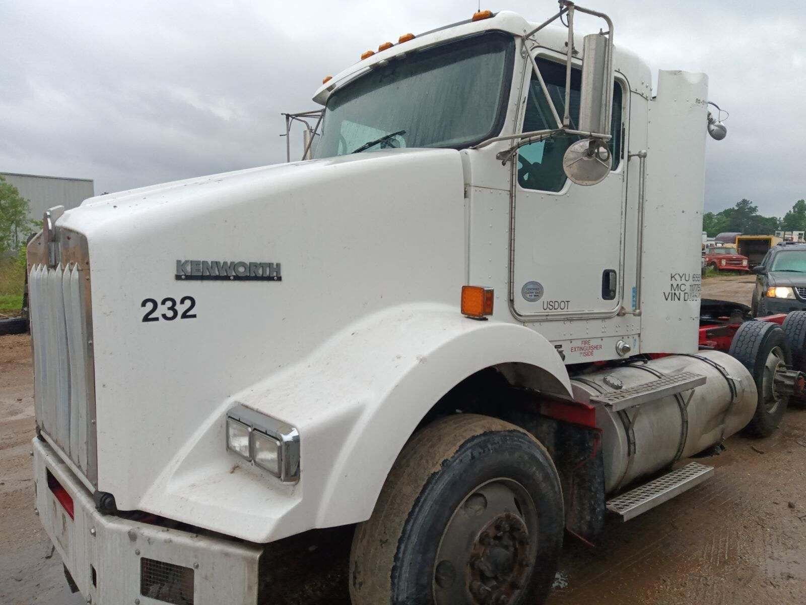2013 KENWORTH T800 in Covington, TN