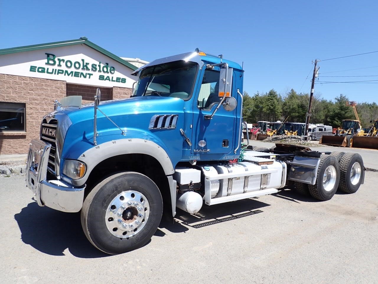 2017 MACK GRANITE GU713 in Phillipston, MA