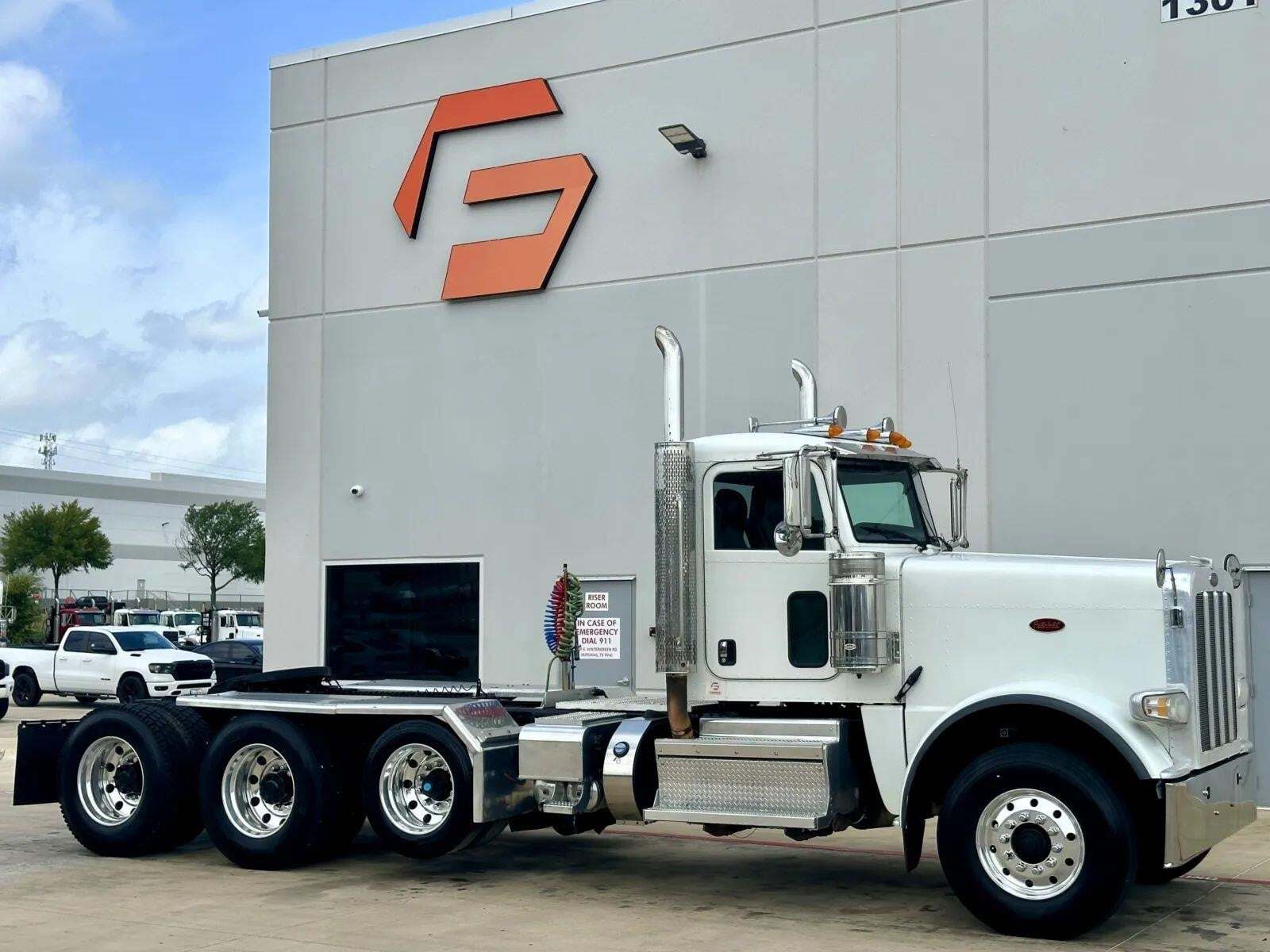 2019 PETERBILT 389 in Hutchins, TX