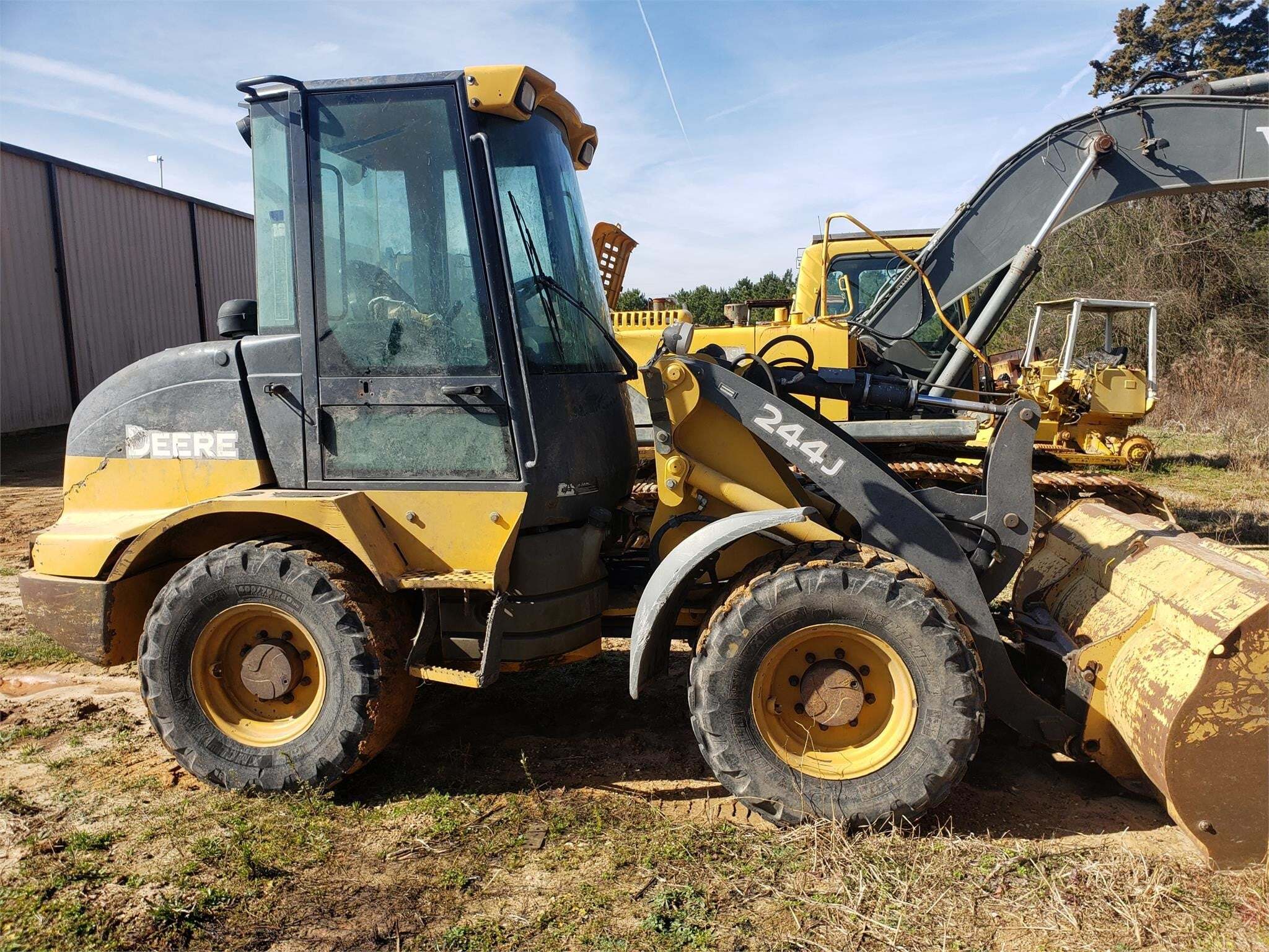 DEERE 244J in Hughes Springs, TX