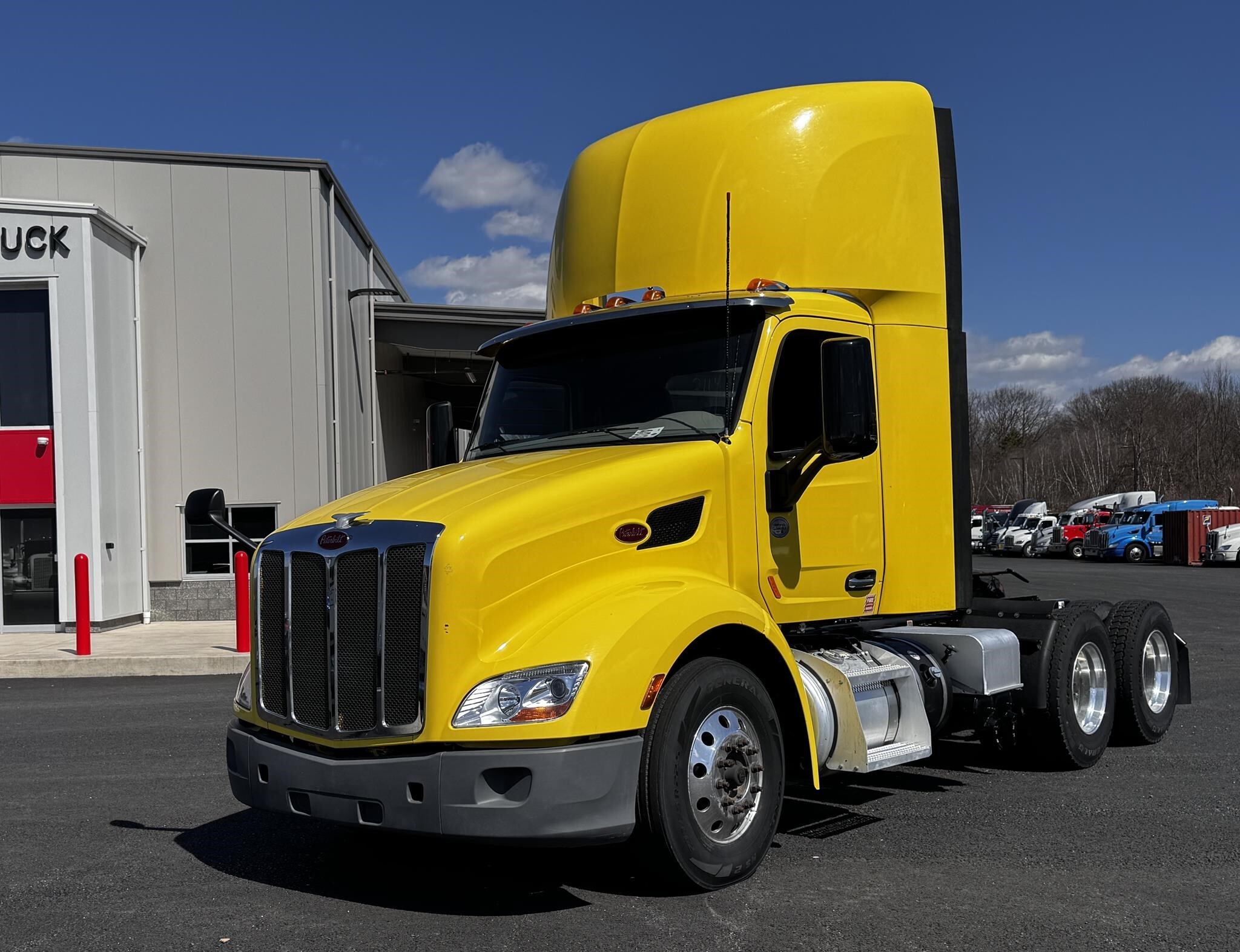 2021 PETERBILT 579 in Breinigsville, PA