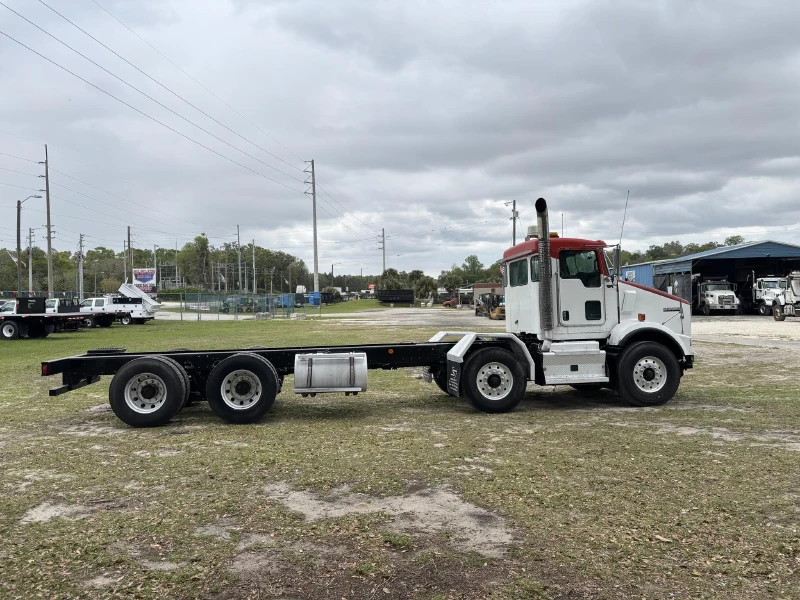 2011 KENWORTH T800