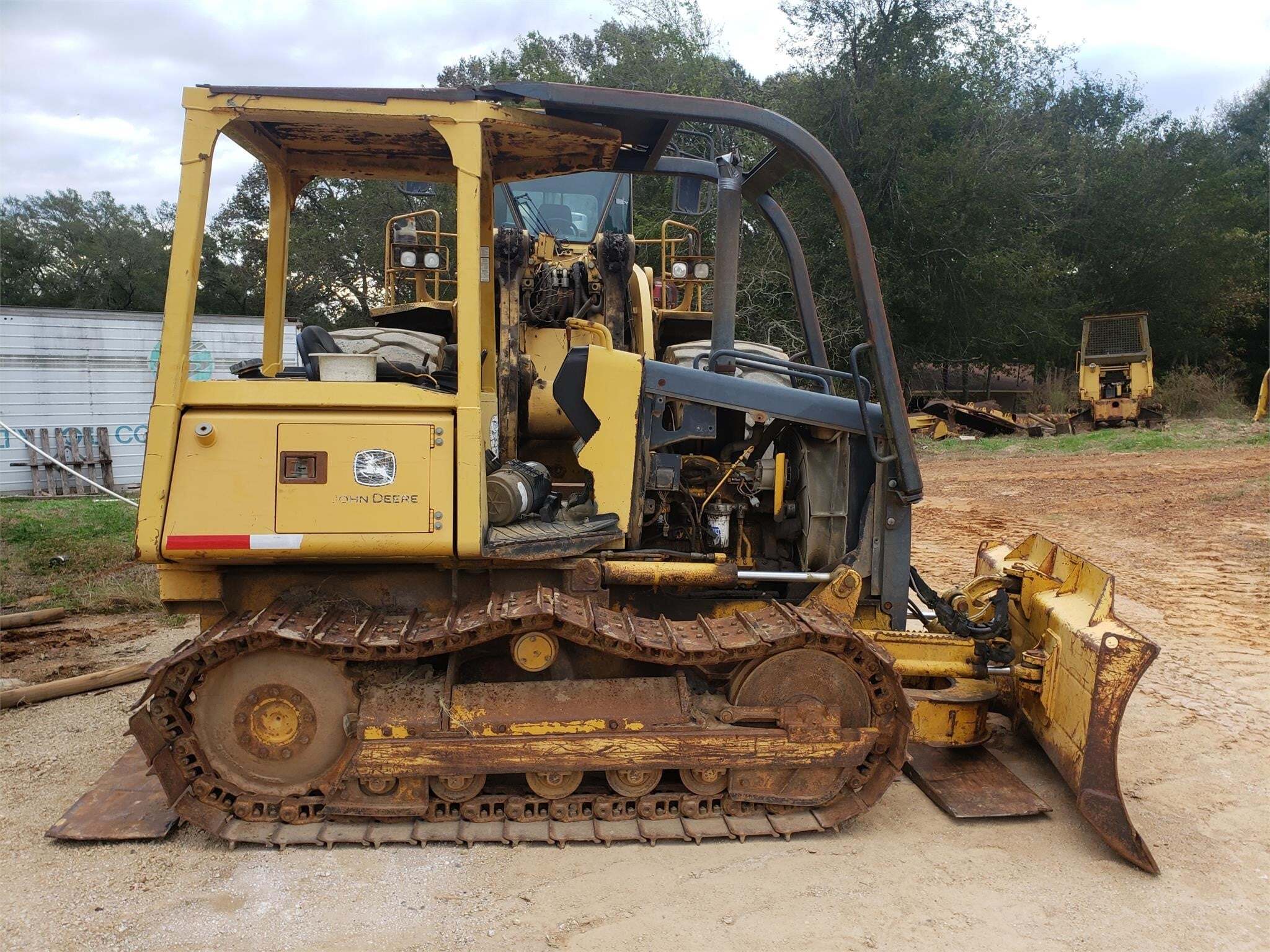 DEERE 450H in Hughes Springs, TX
