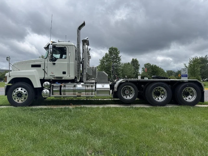 2025 MACK PINNACLE