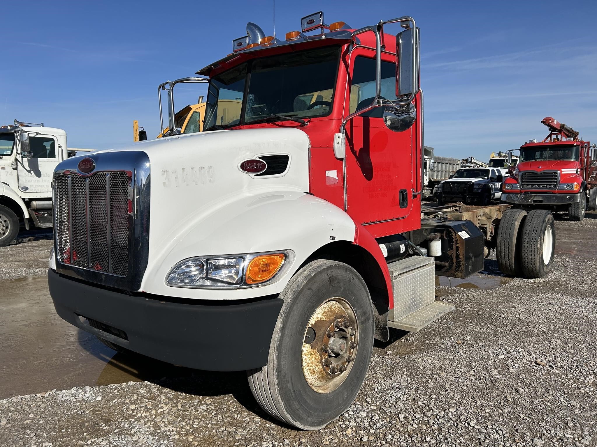 2010 PETERBILT 335 in Covington, TN