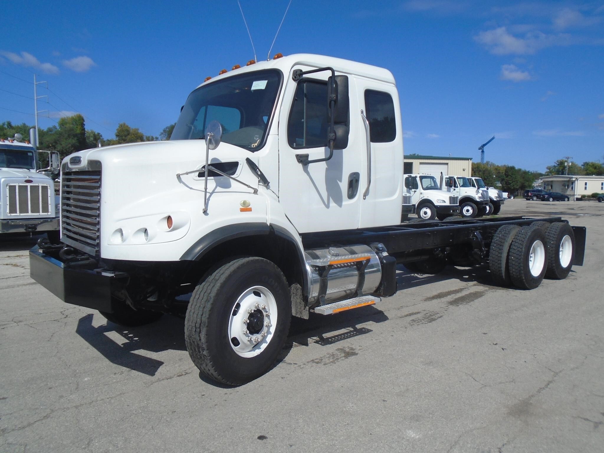 2012 FREIGHTLINER BUSINESS CLASS M2 106 in Kansas City, KS