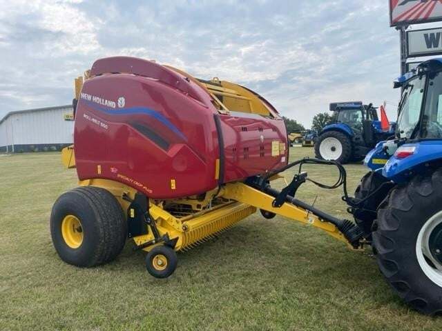 2026 NEW HOLLAND ROLL-BELT 560 in Charles City, IA