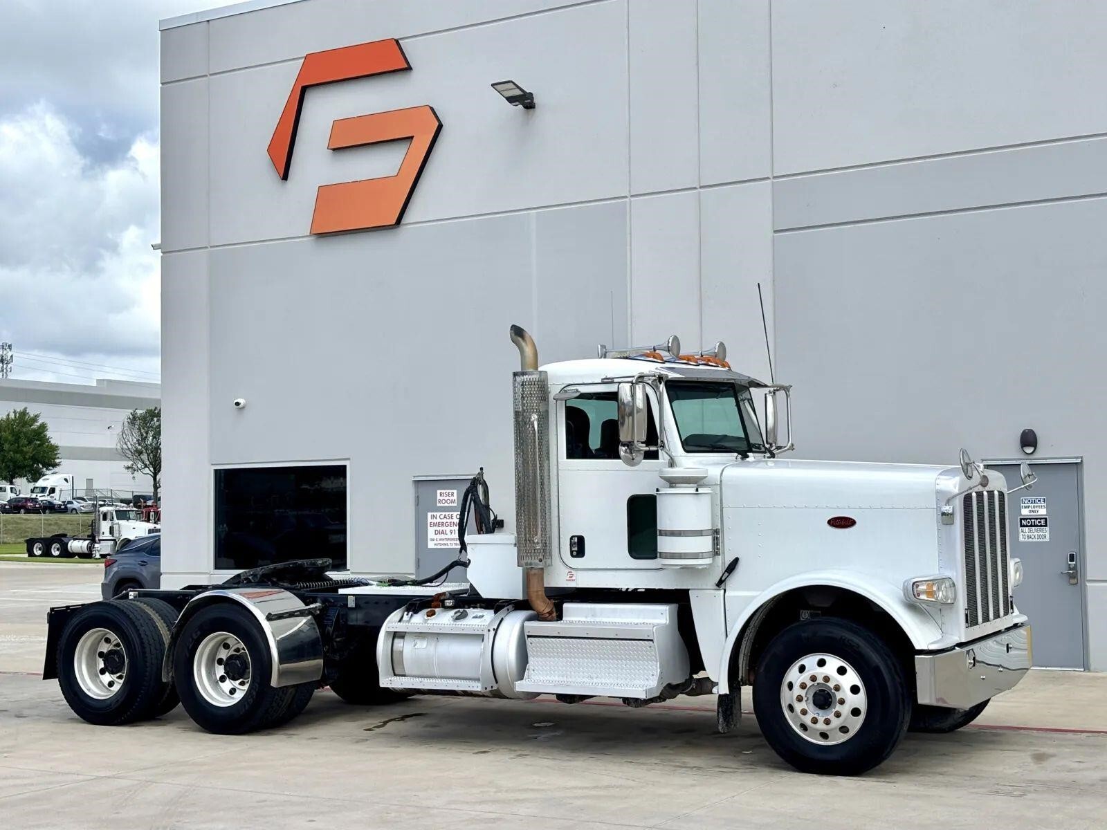 2018 PETERBILT 389 in Hutchins, TX