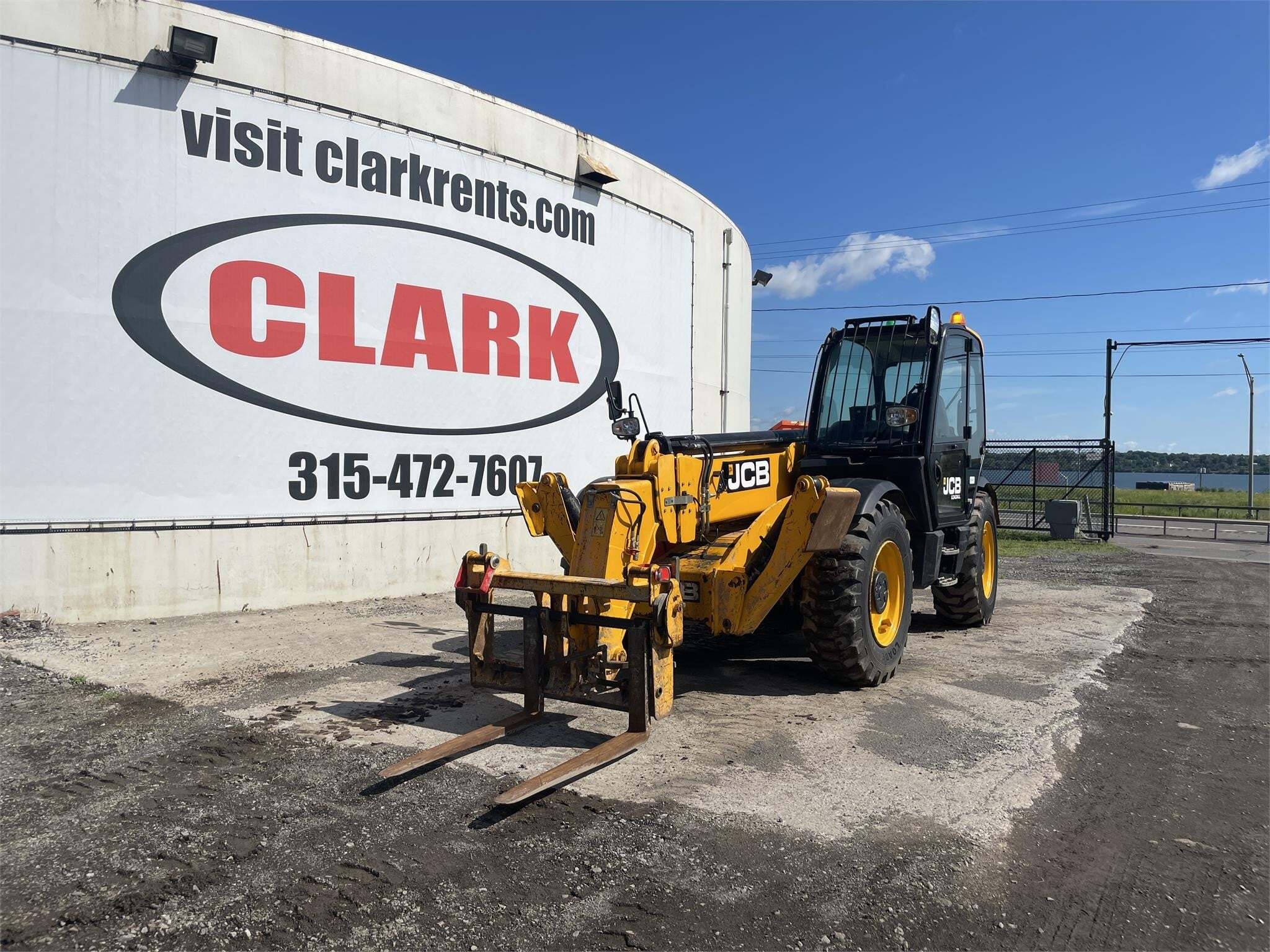 2017 JCB 540-140 in Canastota, NY