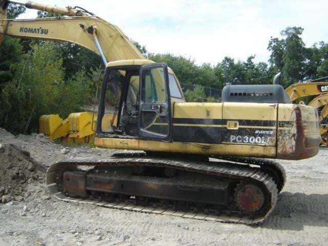 2000 KOMATSU PC300 LC-6 in Milford, MA