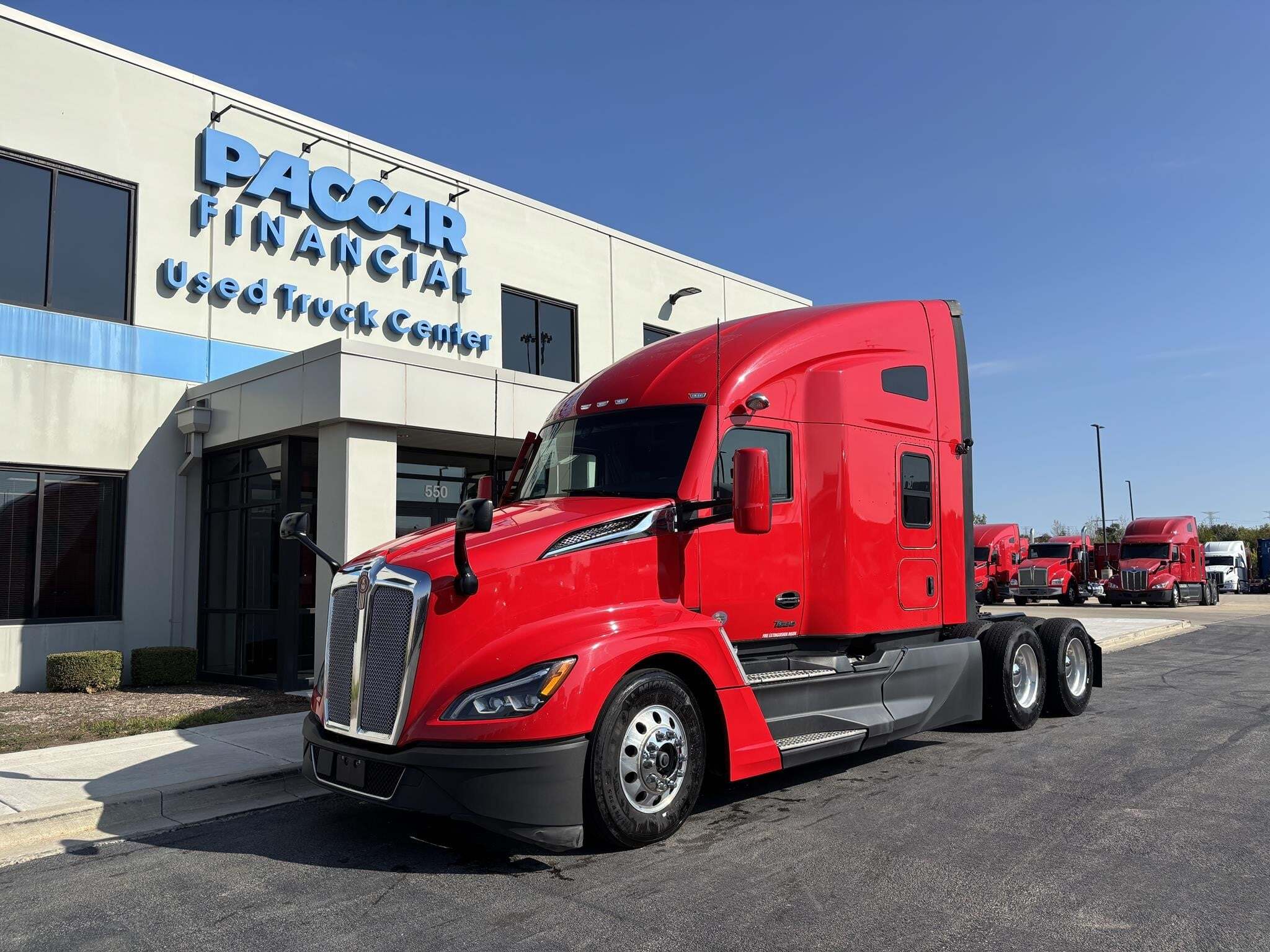 2023 KENWORTH T680 in Minooka, IL