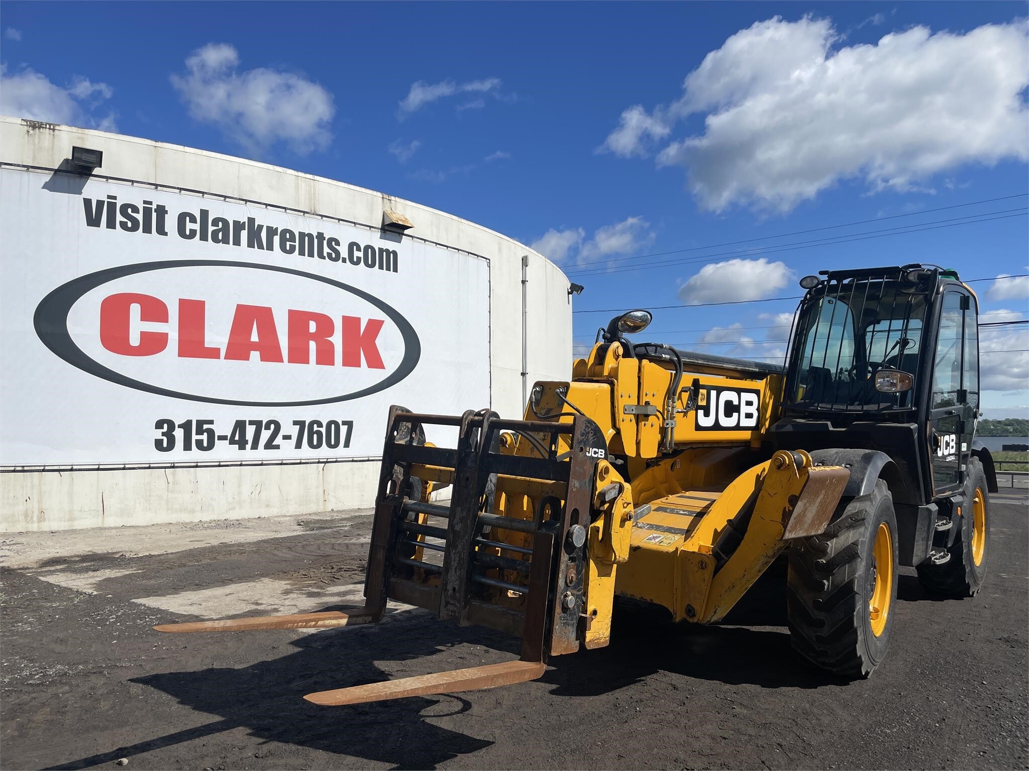 2017 JCB 540-140 in Canastota, NY