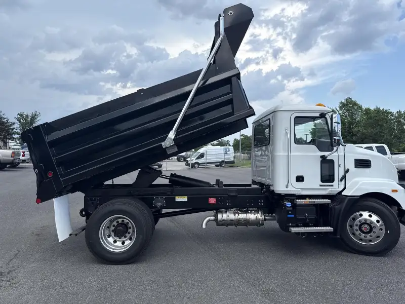 2027 MACK MD6