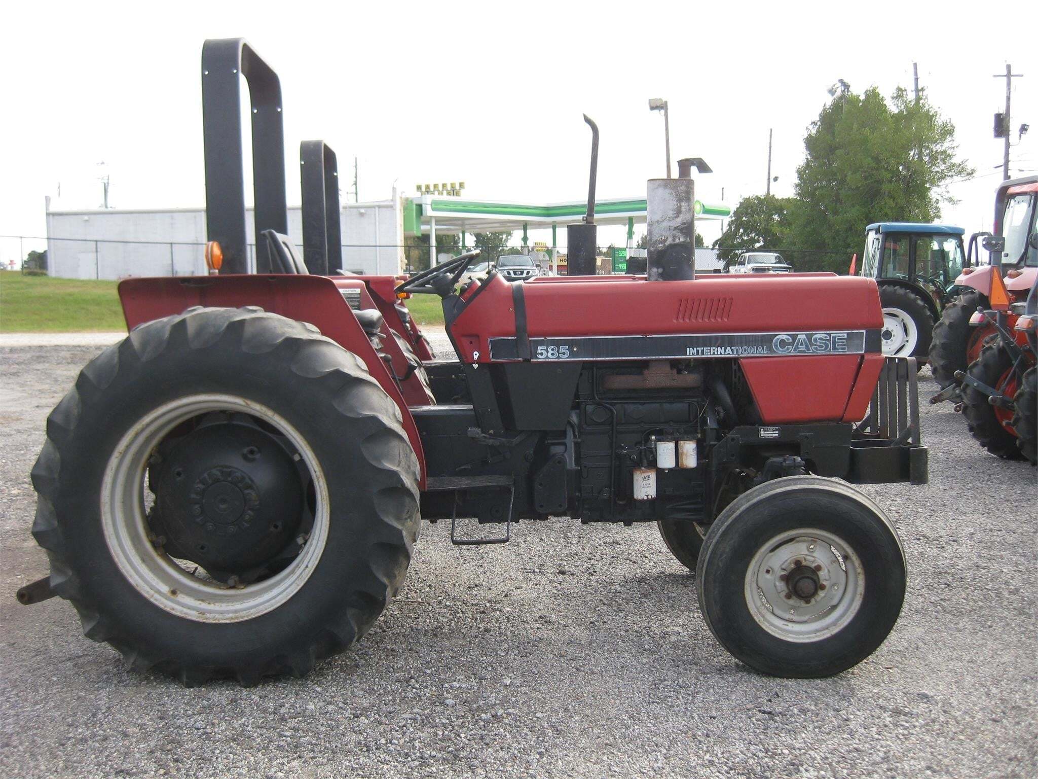 1985 CASE IH 585 in Thomson, GA
