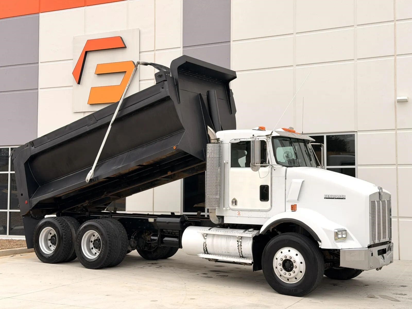 2001 KENWORTH T800 in Greer, SC